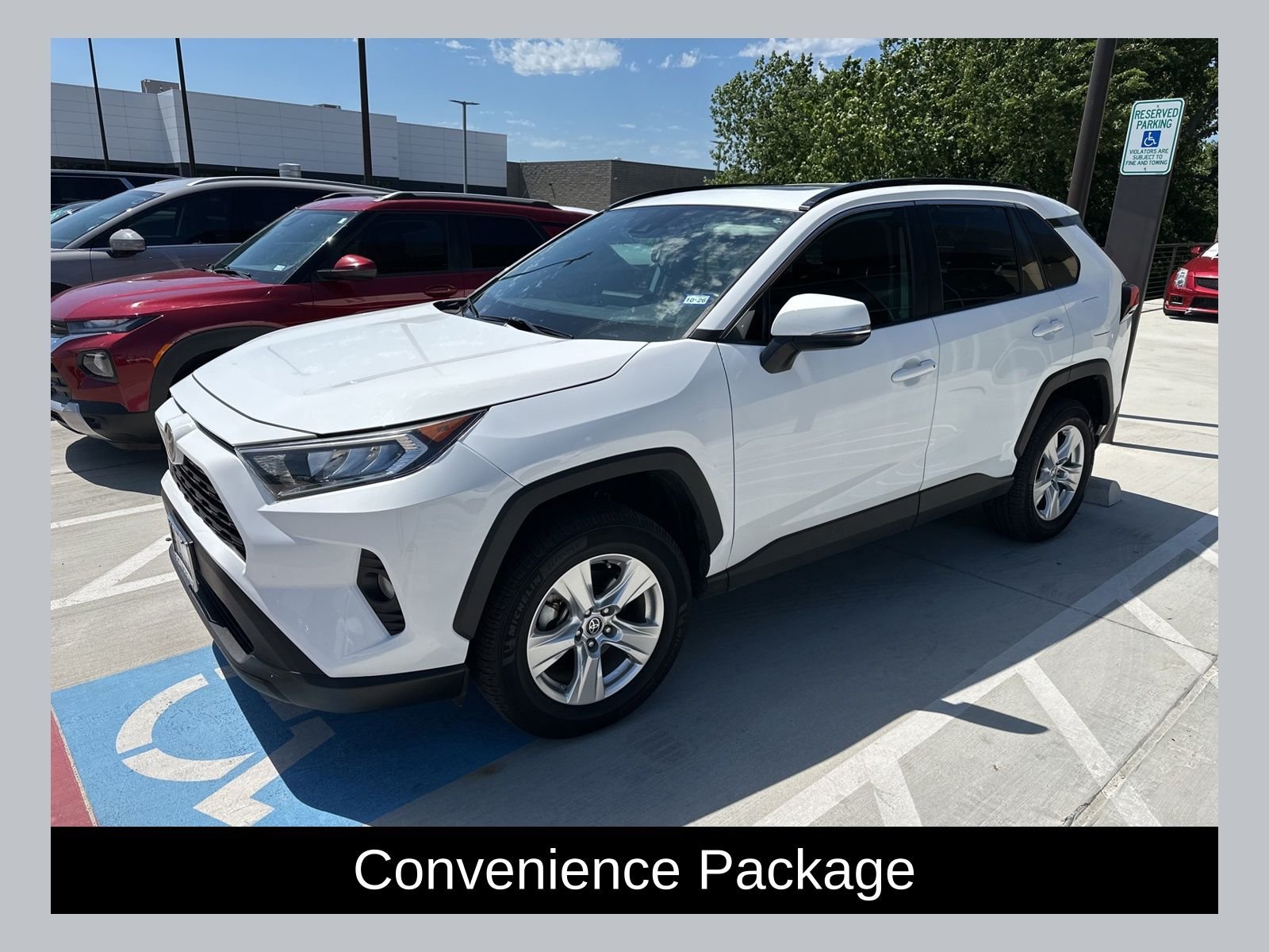 2021 Toyota RAV4 XLE FWD's photo