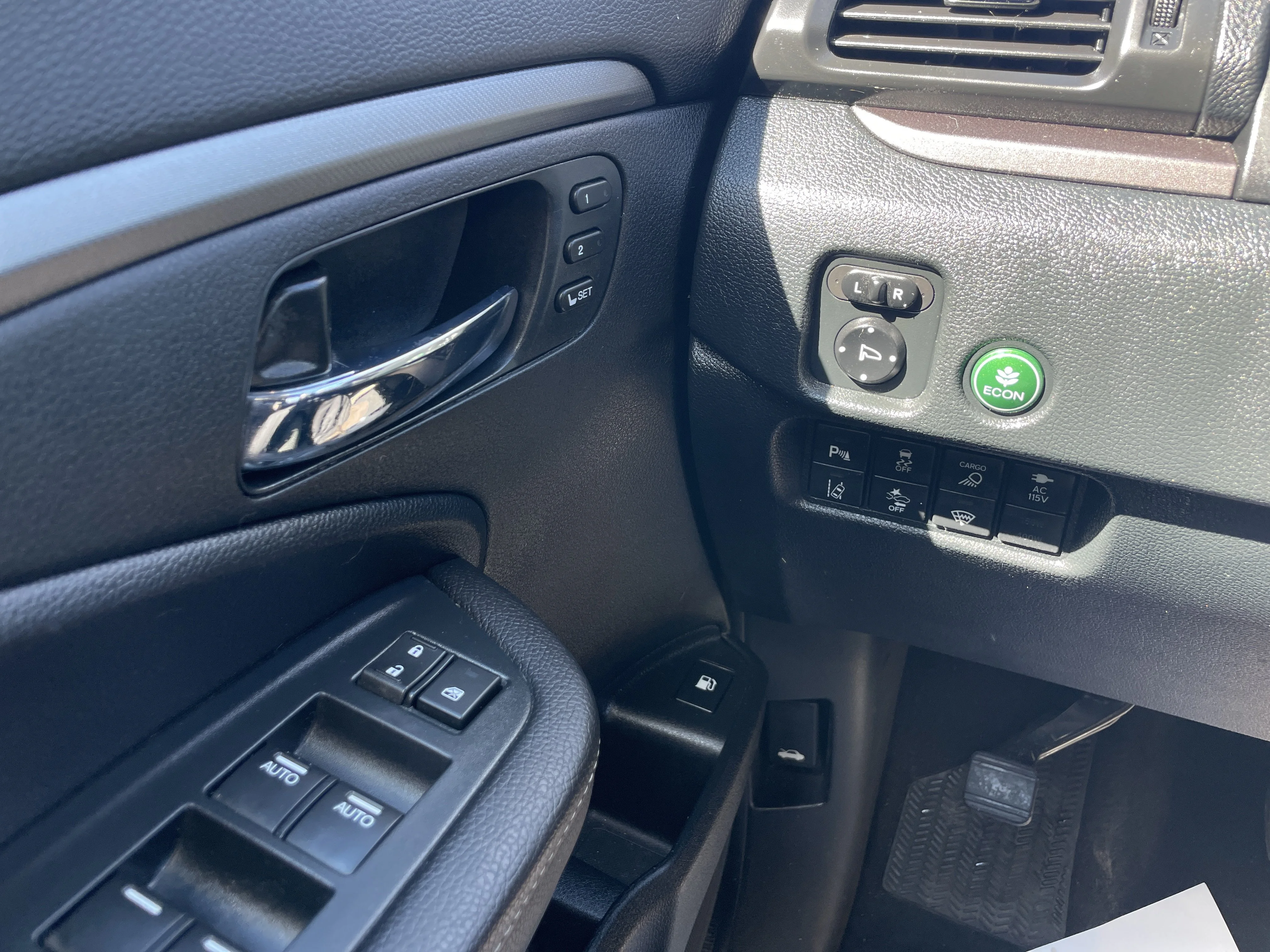 Certified Used 2023 Modern Steel Metallic Honda AWD RTL-E image 17