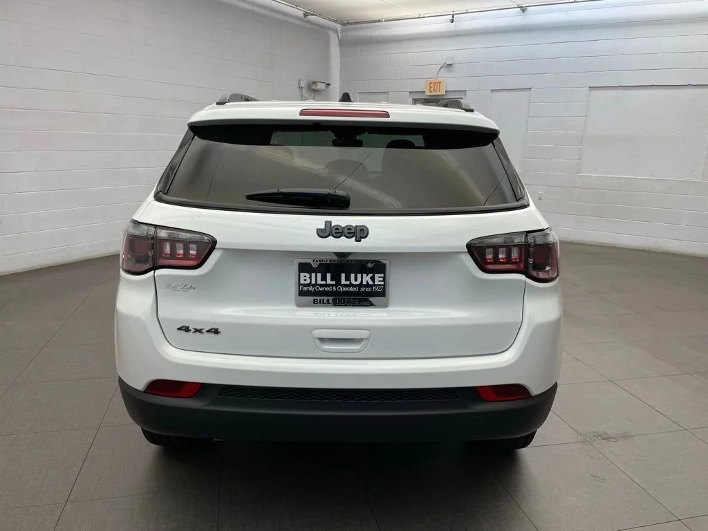 New 2026 White Jeep Latitude image 4