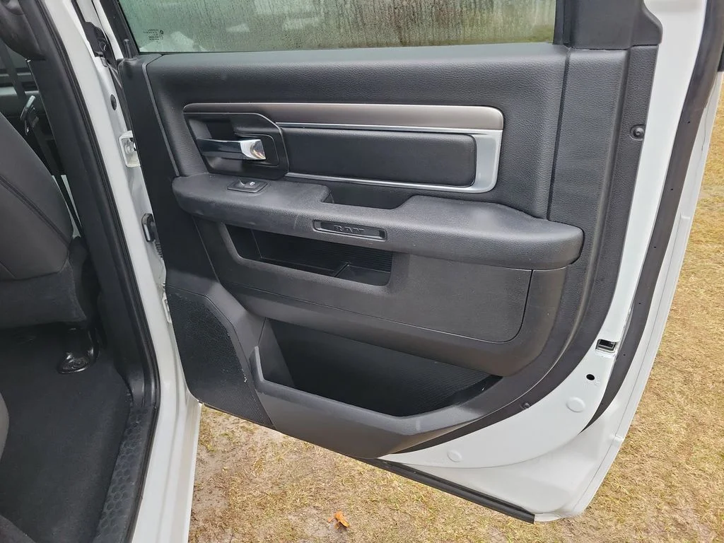 Used 2024 White Ram Warlock image 31