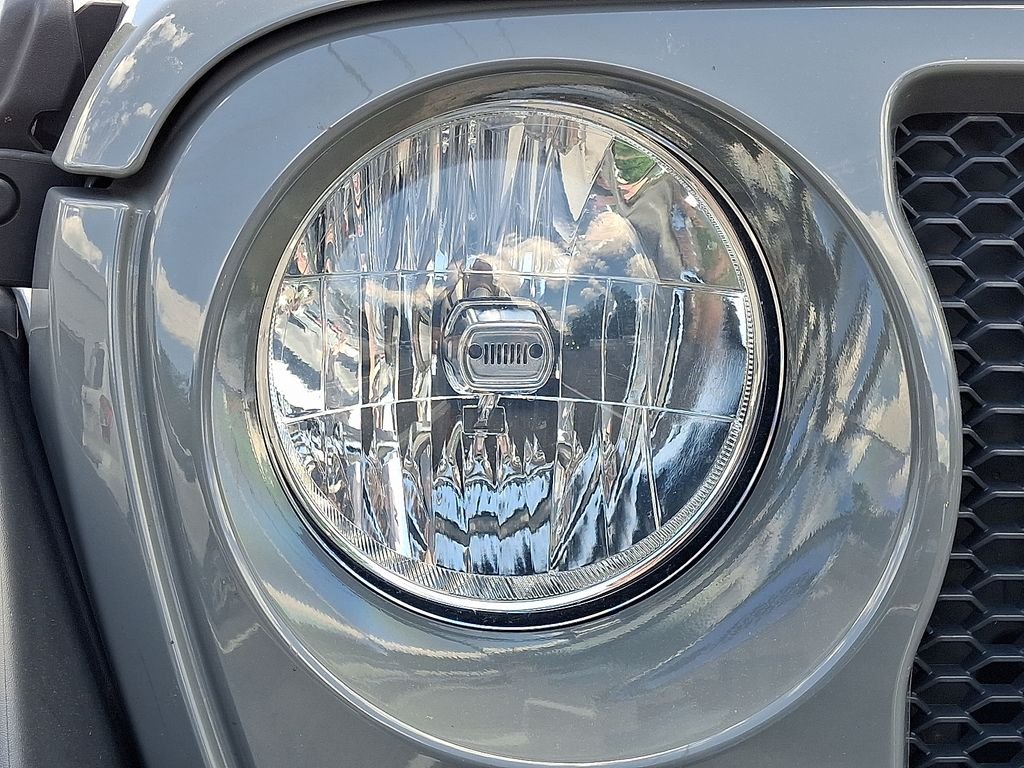 Used 2021 Gray Jeep Unlimited Sport image 9