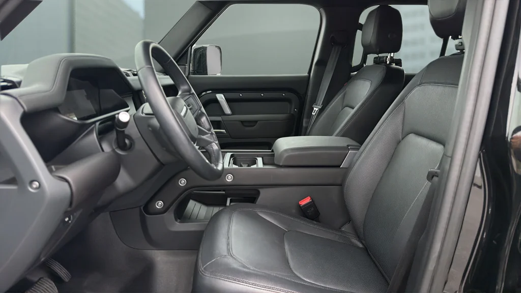 Used 2024  Land Rover X-Dynamic SE image 17