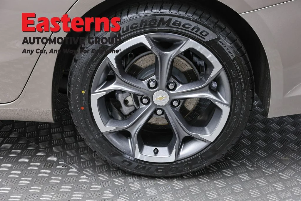 Used 2024 Gray Chevrolet LT image 8