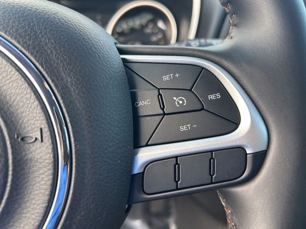 Used 2019 Gray Jeep Latitude image 41