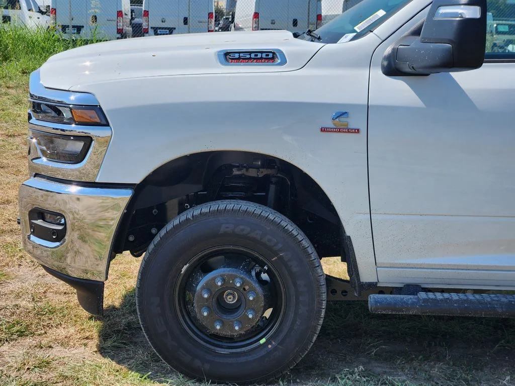 New 2026 Bright White Clear-Coat Exterior Paint RAM Tradesman image 6
