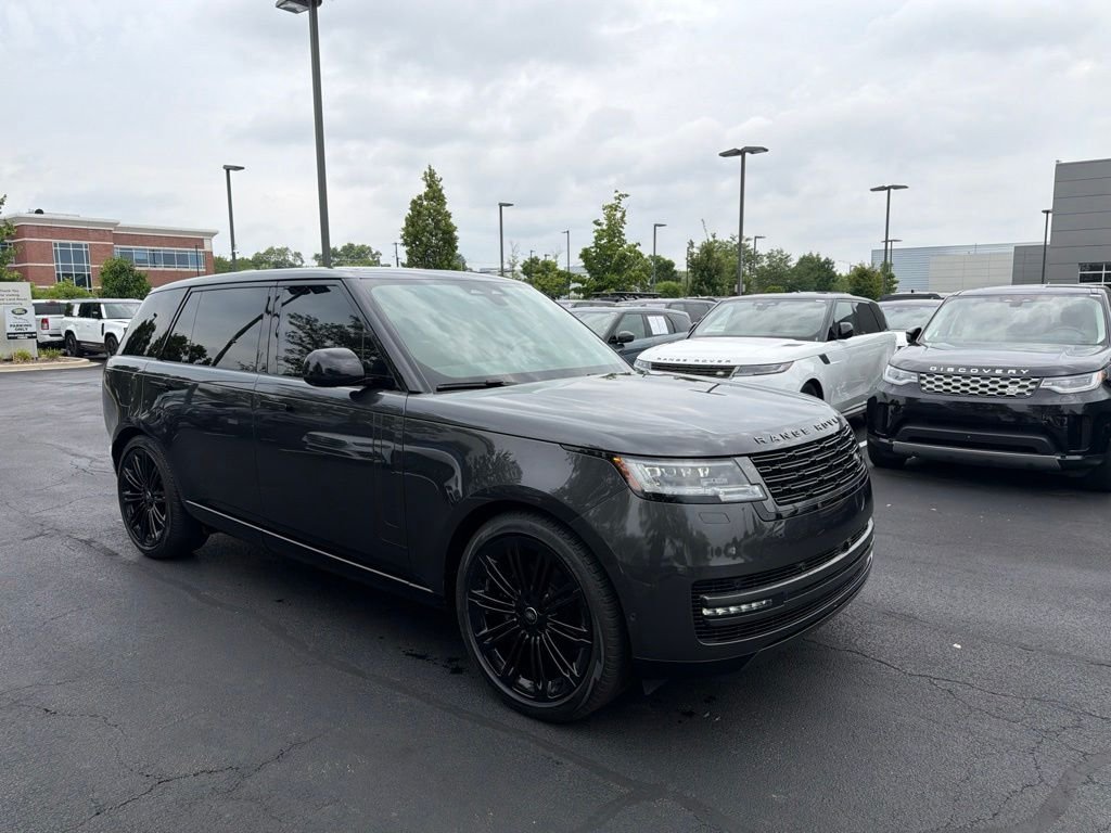 Used 2024 Gray Land Rover SE image 7