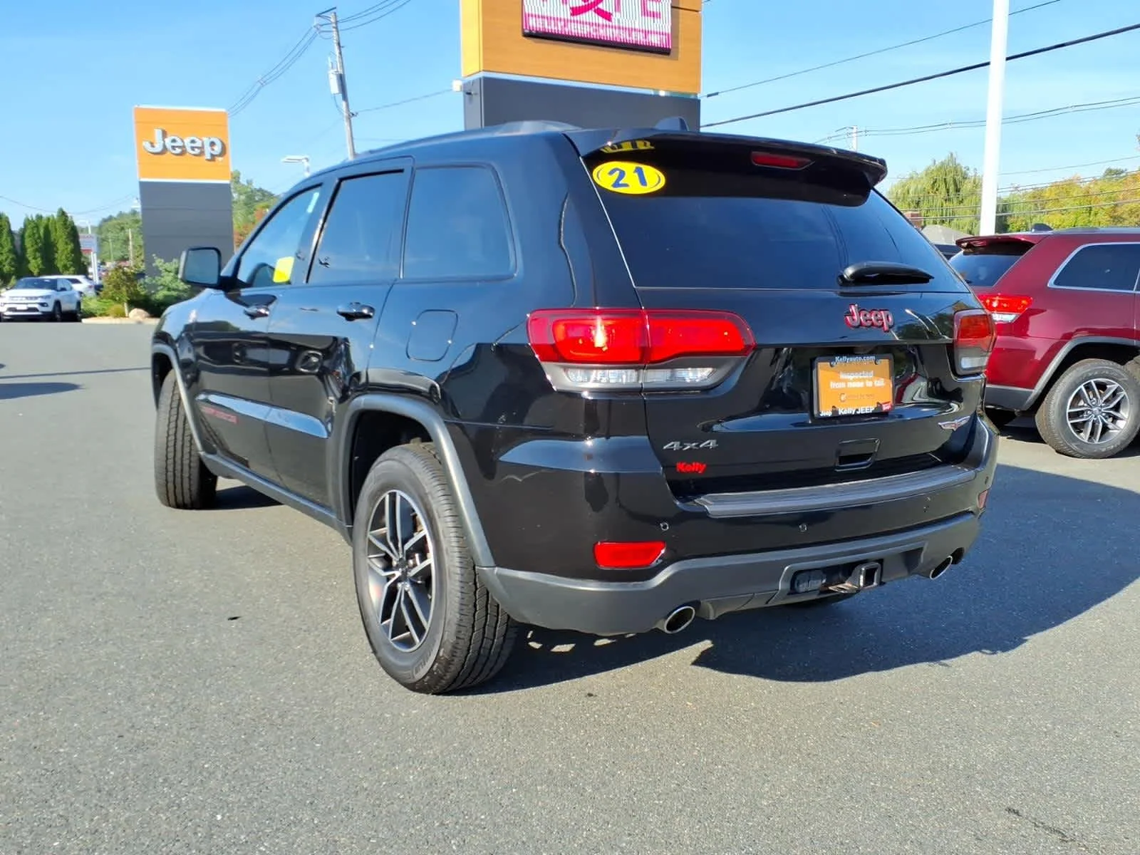 Certified Used 2021 Diamond Black Crystal P/C Jeep Trailhawk image 8