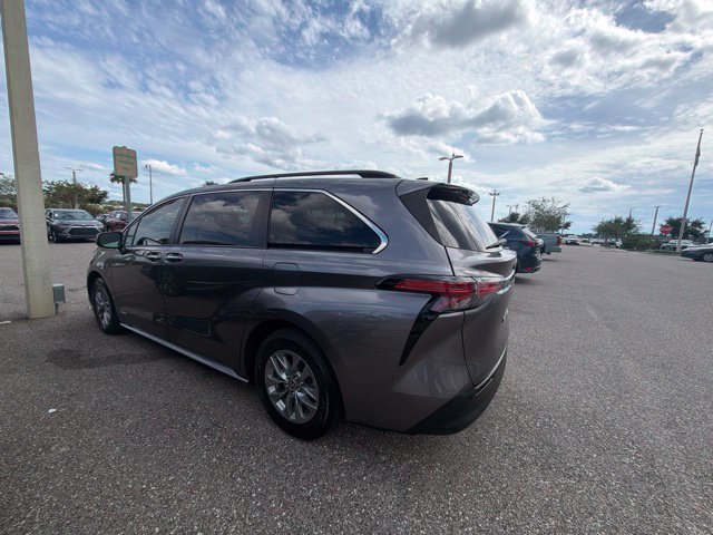 Used 2021  Toyota XLE image 2