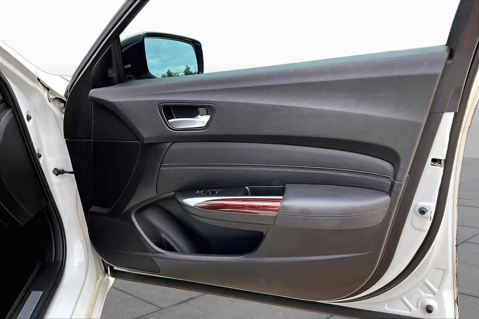 Used 2015 Bellanova White Pearl Acura Tech image 23