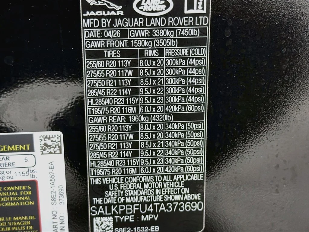 New 2026 Santorini Black Land Rover SE 7 Seats image 34