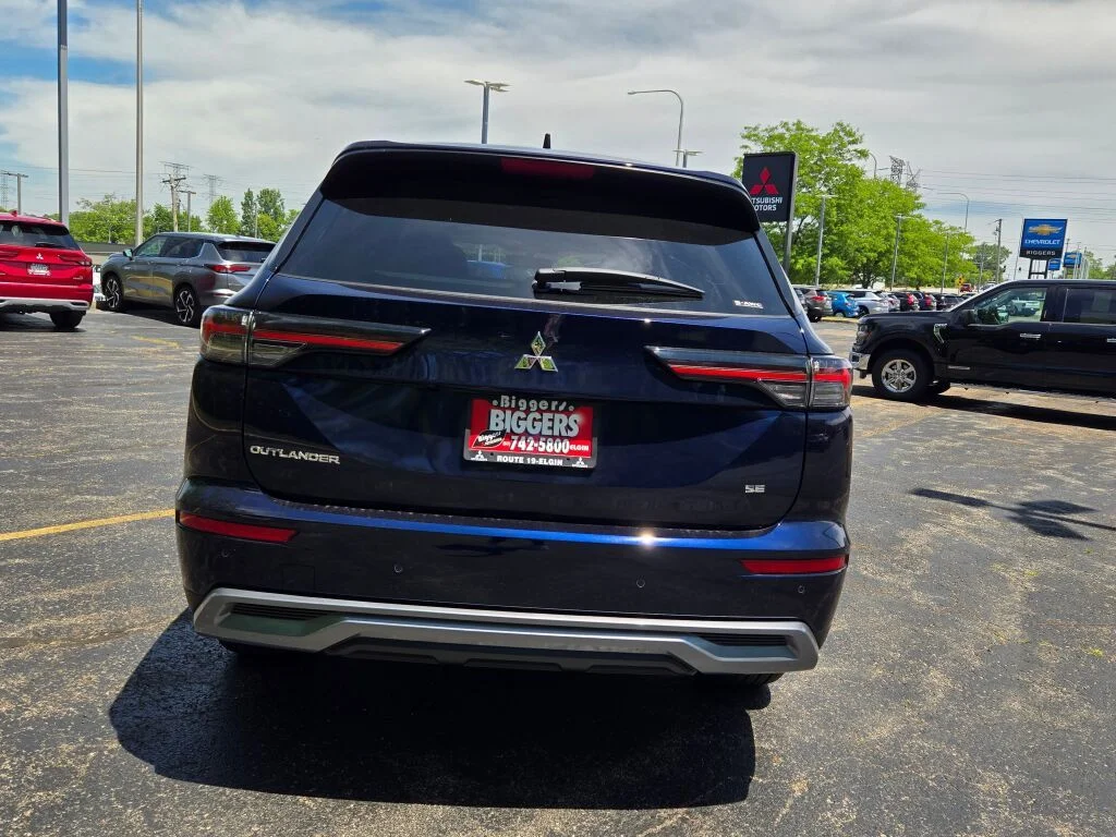 New 2026 Blue Mitsubishi SE image 11