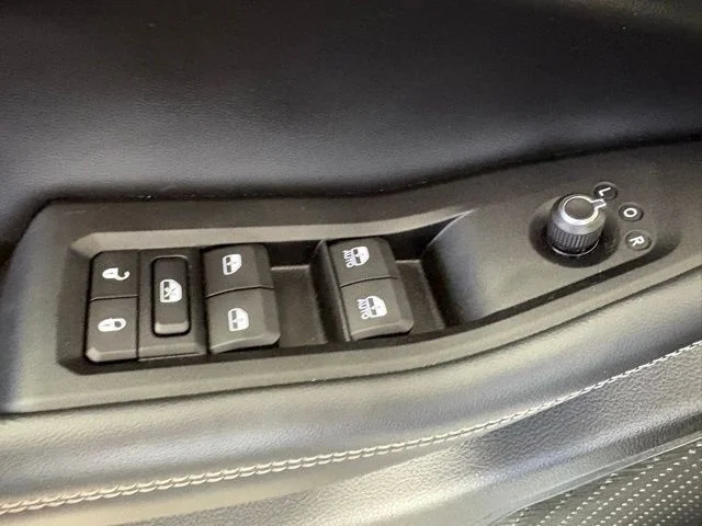 Used 2023 White/off-white Jeep Altitude image 22
