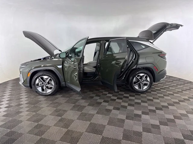Used 2025 Green Hyundai SEL Convenience image 12