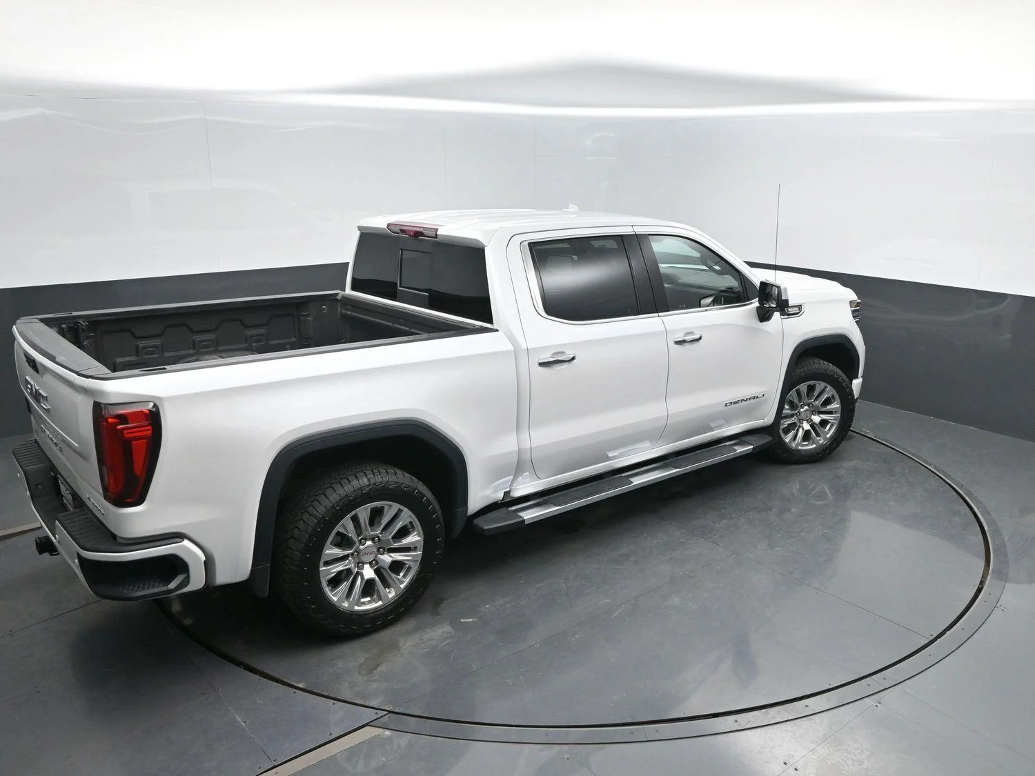Used 2024 White Frost Tricoat GMC Denali image 44