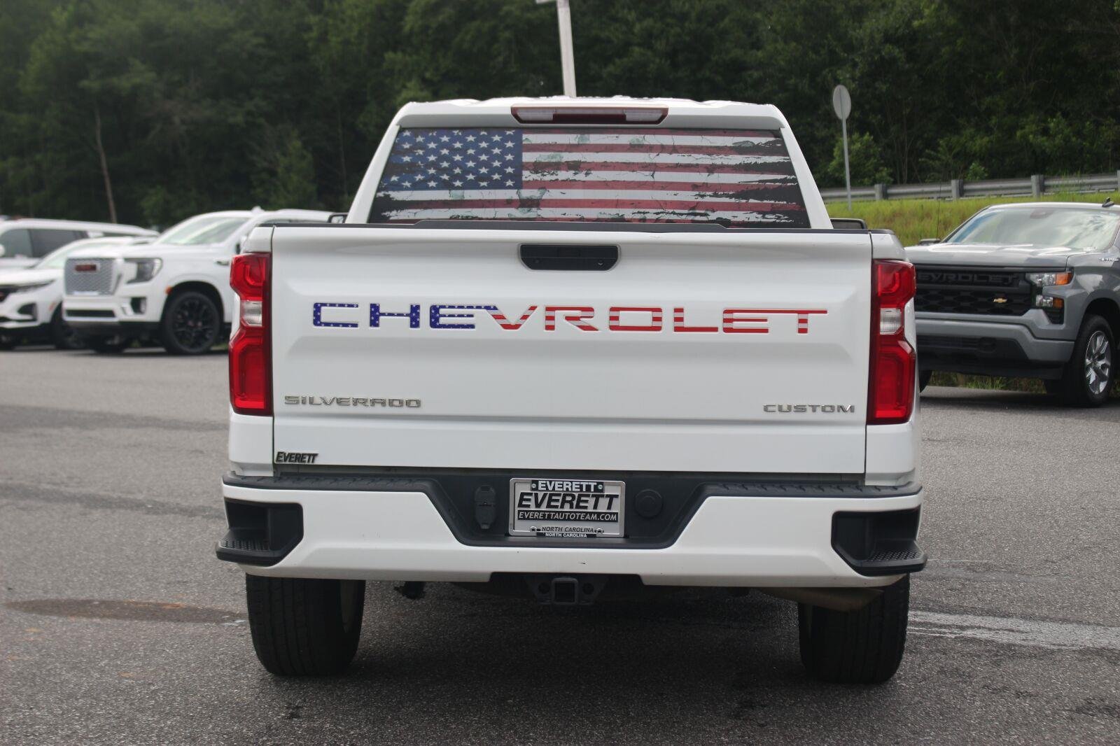 Used 2022 Summit White Chevrolet Custom image 6