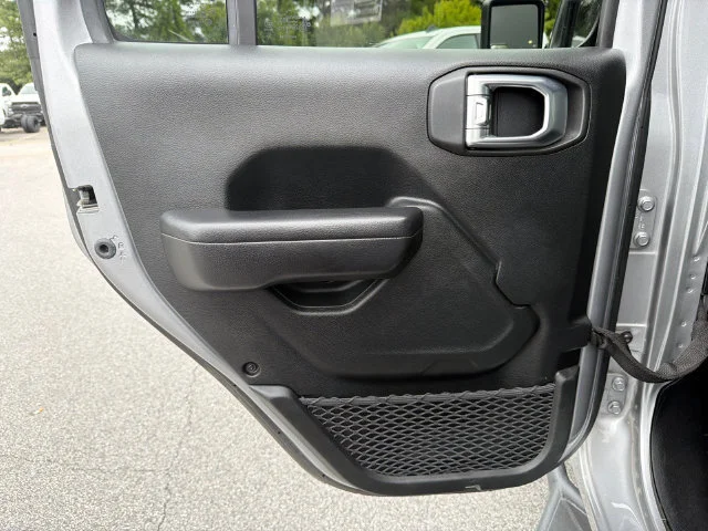 Used 2020 Silver Jeep Sport Altitude 4x4 image 22