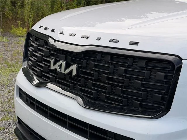 Used 2022 White Kia EX image 5