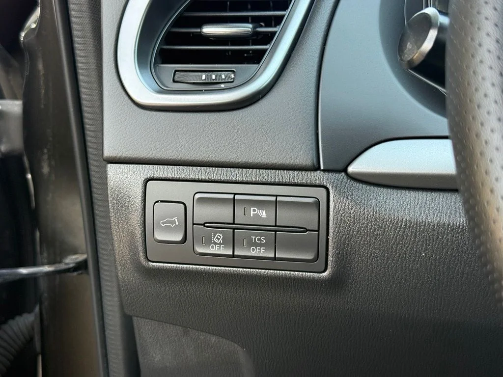 Used 2018 Silver Mazda Touring image 11