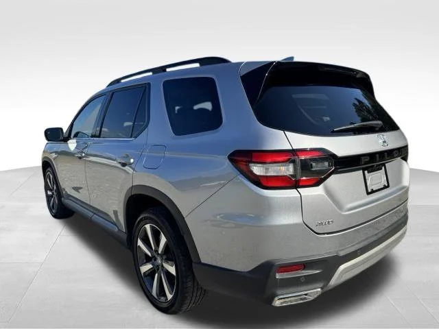 Used 2025 Silver Honda Touring image 5