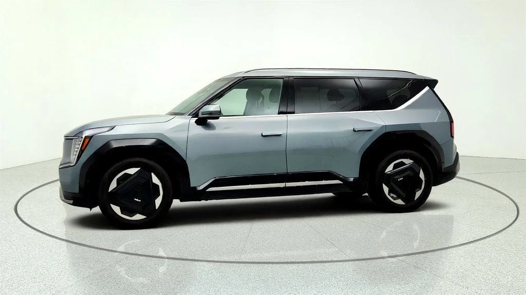 Used 2024 Iceberg Green Kia Land AWD image 8