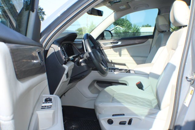 Used 2025  Volkswagen 2.0T SEL Premium R-Line image 13