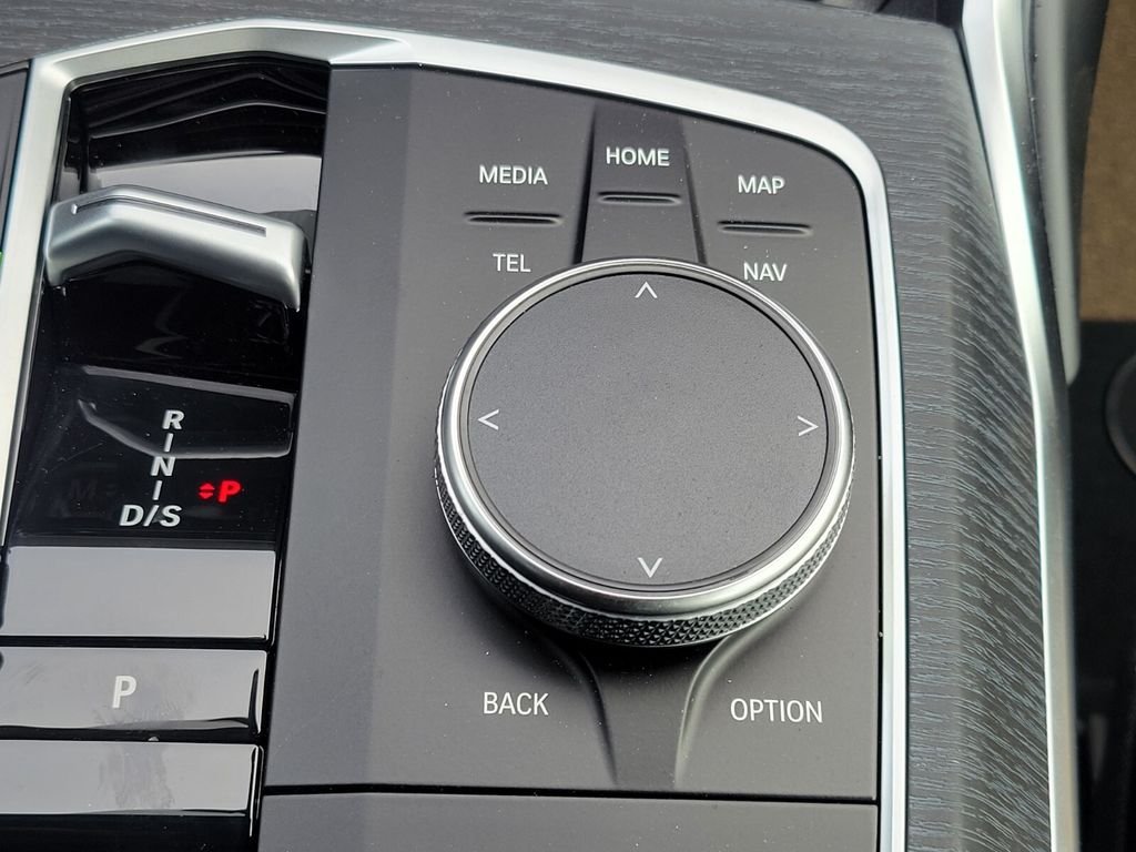 2025 BMW 3 Series 330i - Photo 24