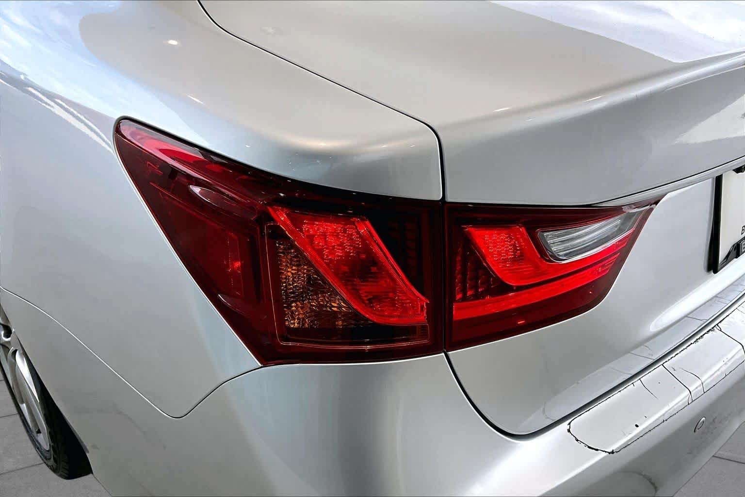 Used 2013 Liquid Platinum Lexus  image 27