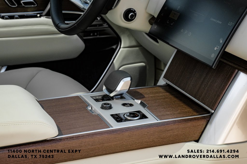 New 2027 Fuji White Land Rover SE image 22