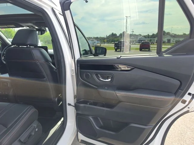 Used 2025 White Honda TrailSport image 12