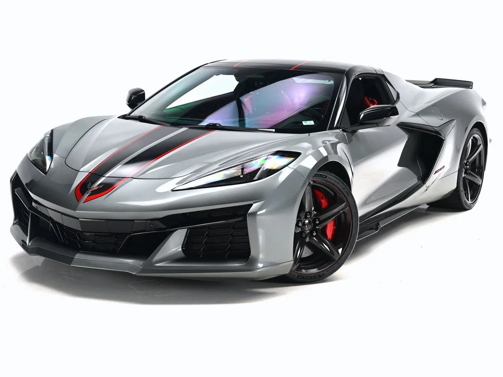 Used 2024 Gray Metallic Chevrolet Z06 image 2