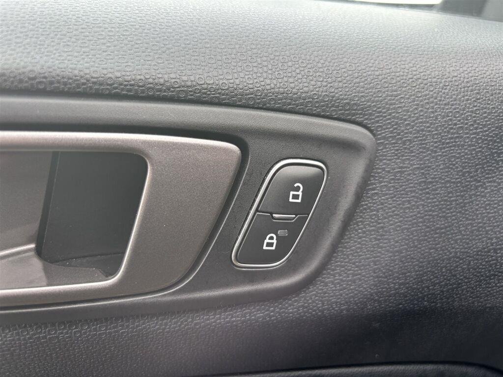 Used 2020 Shadow Black Ford SE image 9