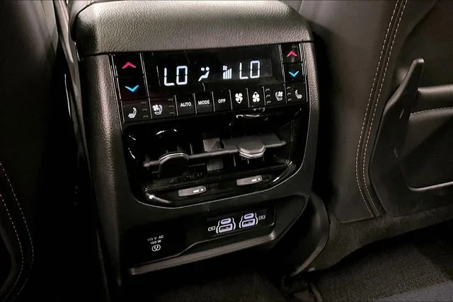 Used 2022 Silver Zynith Jeep Summit Reserve image 33