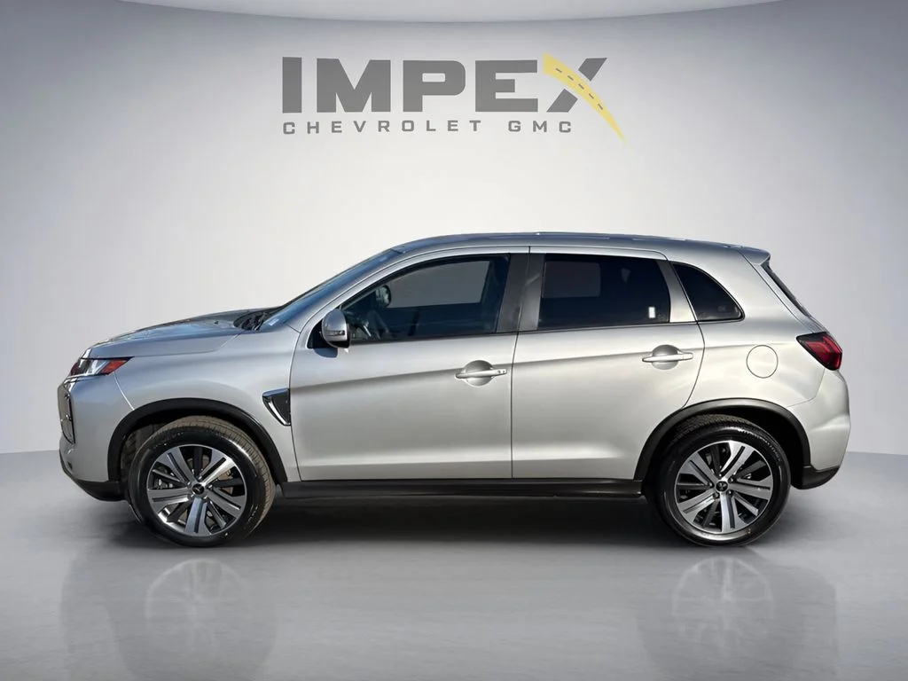 Used 2023 Silver Mitsubishi 2.0 ES image 2