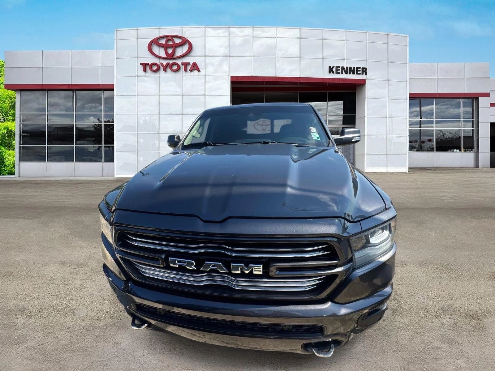 Used 2021 Granite Crystal Metallic Clearcoat Ram Laramie image 2