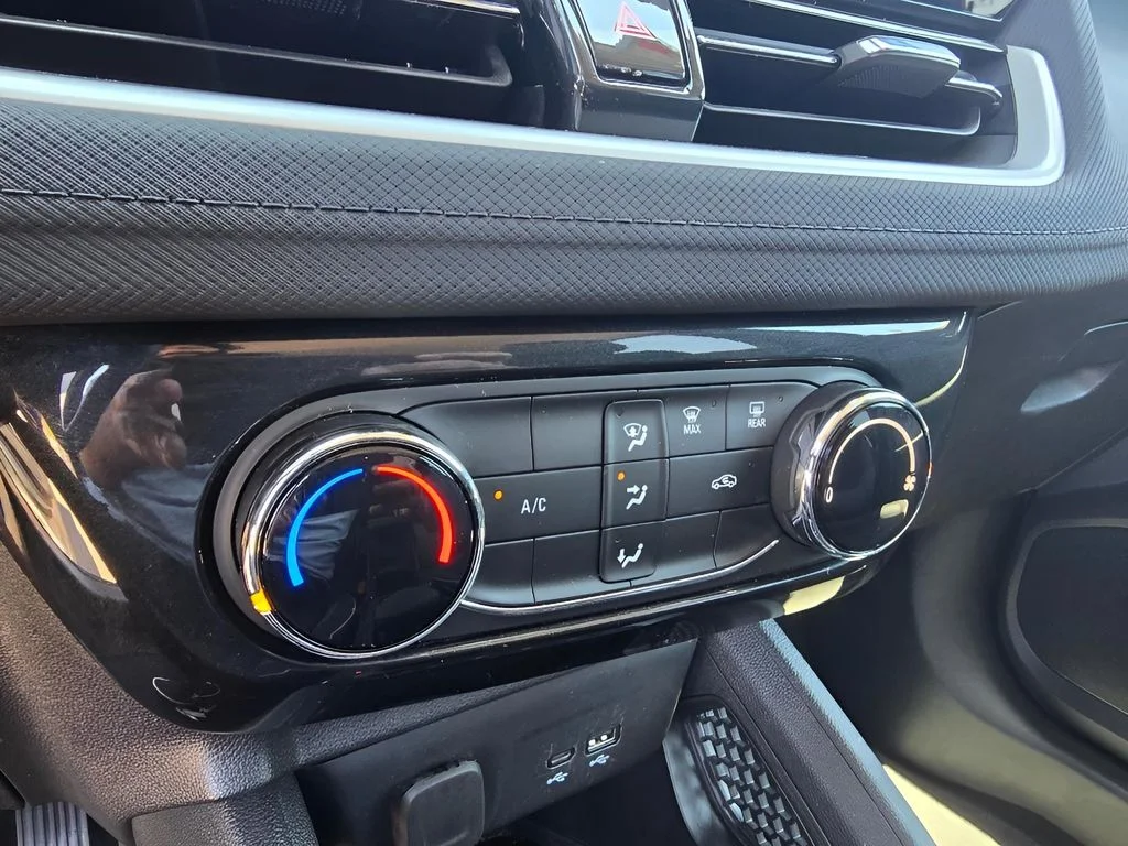 Used 2025 Summit White Chevrolet LT image 18