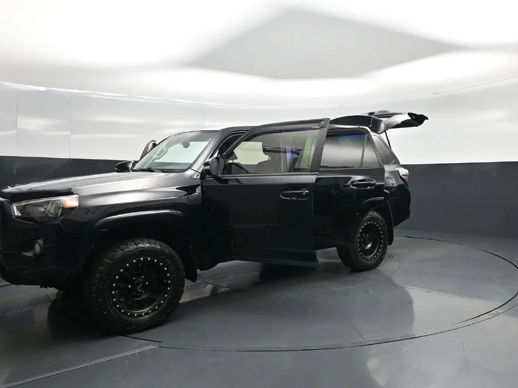 Used 2018 Black Toyota SR5 Premium image 29