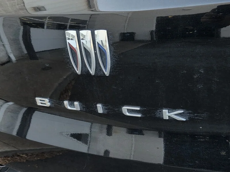 Used 2025 Ebony Twilight Metallic BUICK PREFERRED image 9