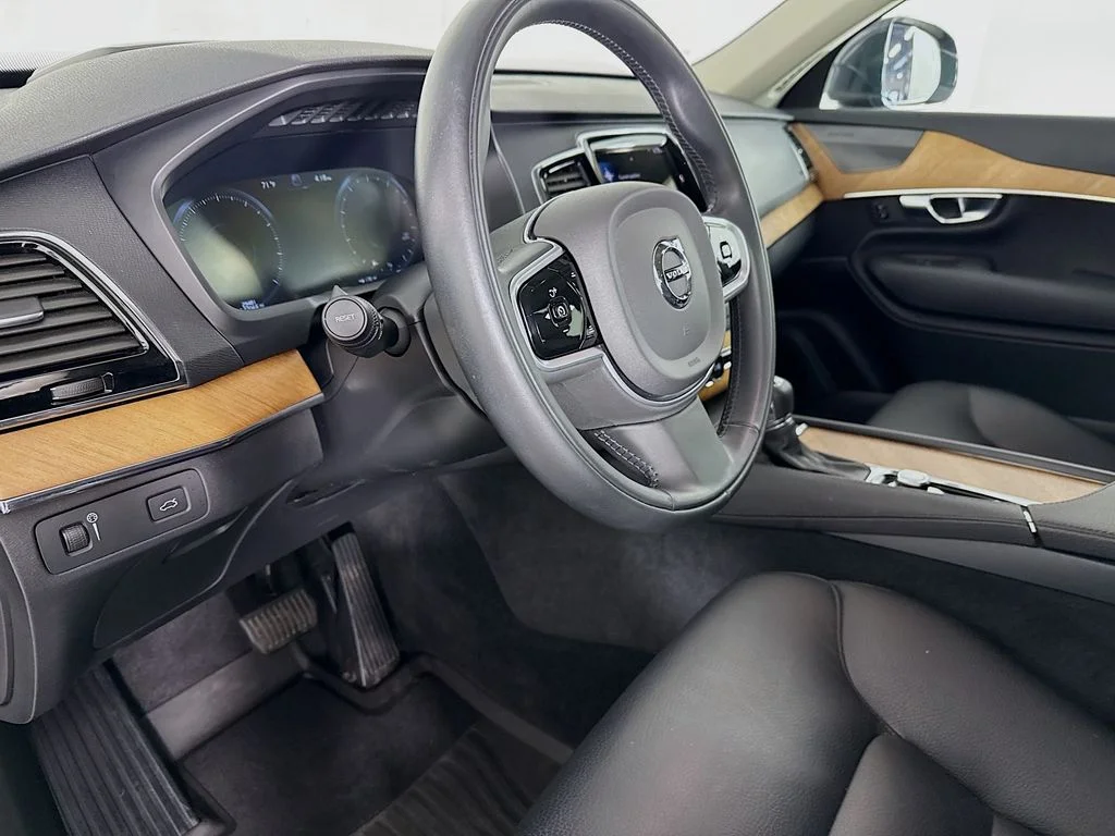 Used 2022 Gray Metallic Volvo T6 Momentum image 4