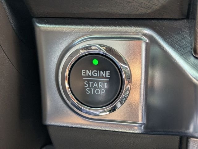 Used 2022 White Ford King Ranch image 24