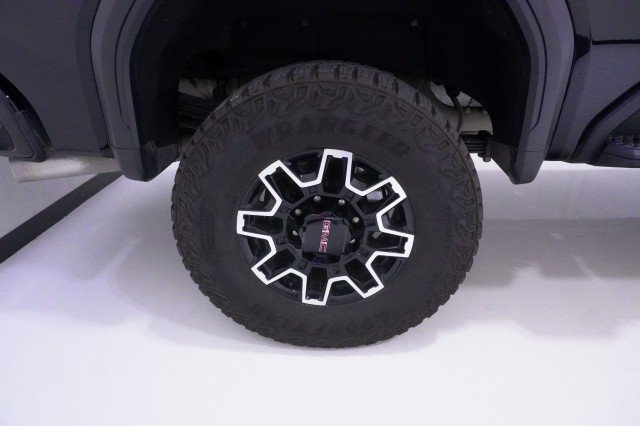 Used 2025 Onyx Black GMC AT4X image 6