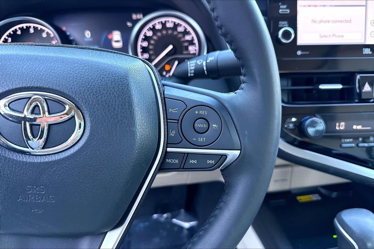 Used 2023 Wind Chill Pearl Toyota XLE V6 image 25