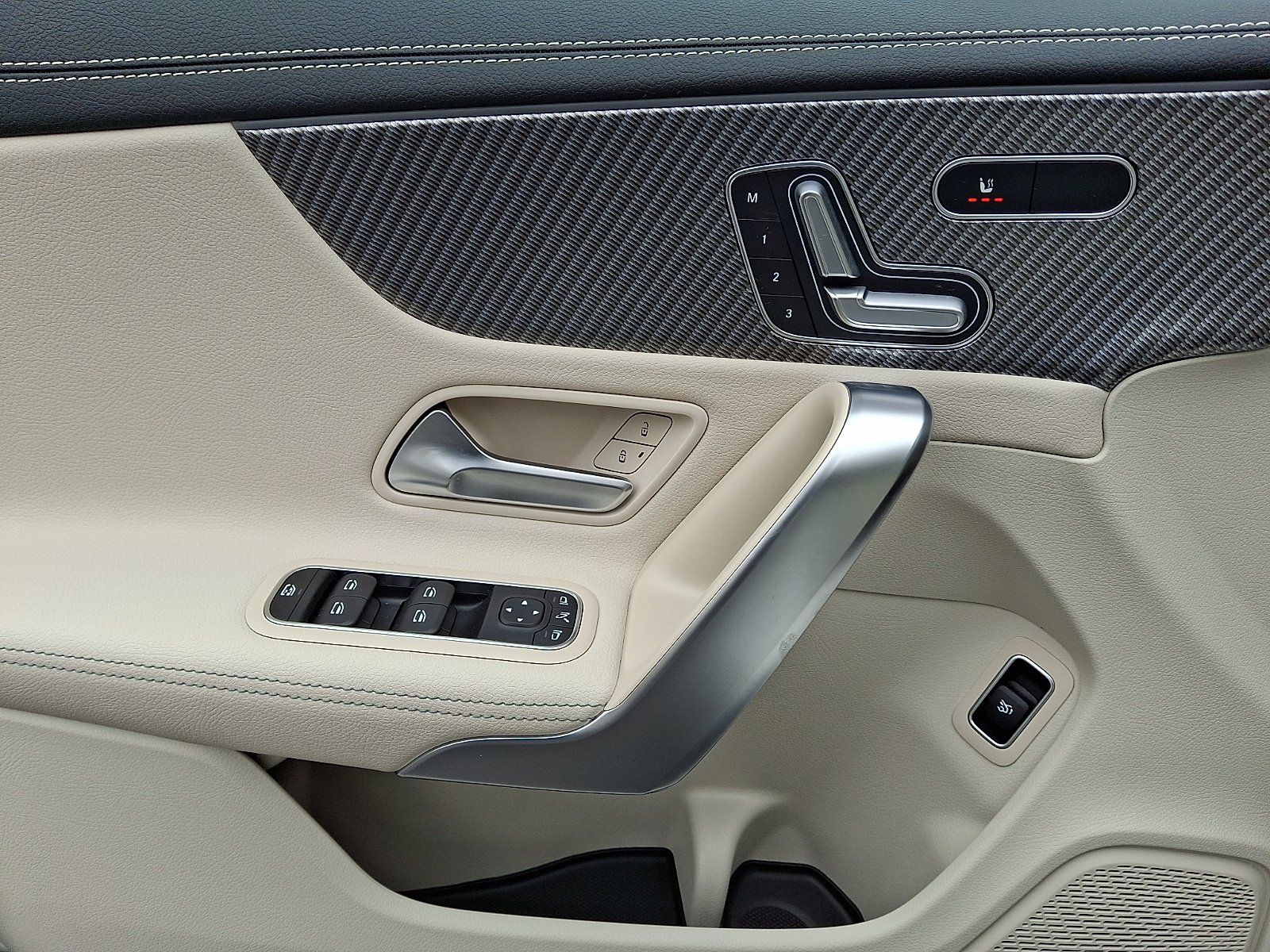 Certified Used 2025 Polar White - 149 Mercedes-Benz 4MATIC® image 12