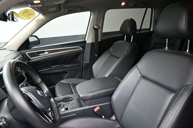 Used 2019 White Volkswagen 3.6L V6 SE image 28