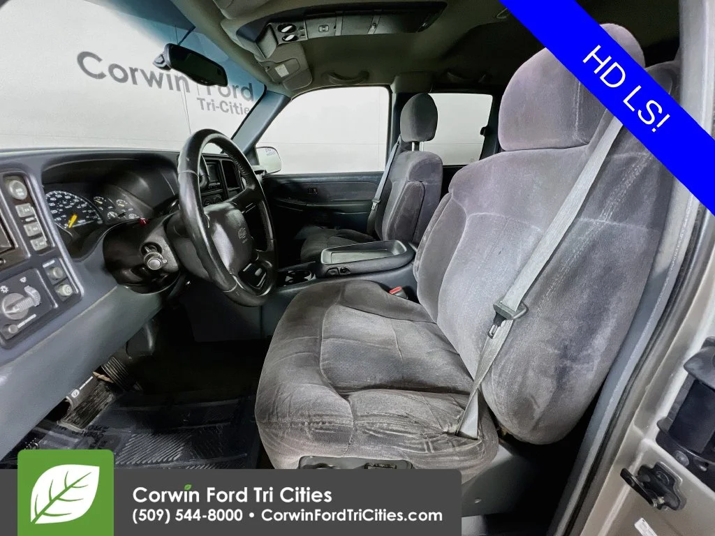 Used 2000 White Chevrolet LS image 20
