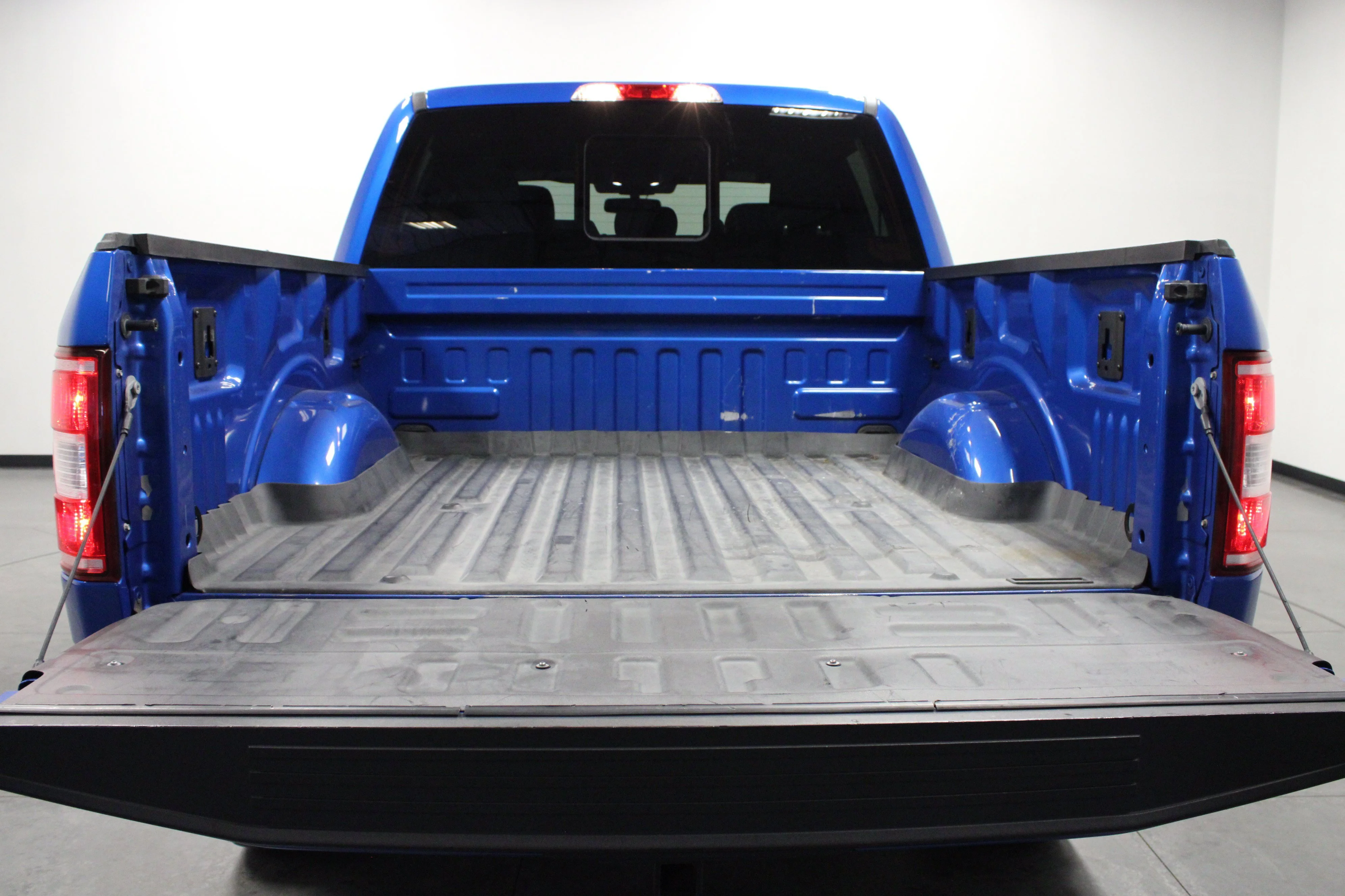 Used 2019 Velocity Blue Metallic Ford XLT image 14