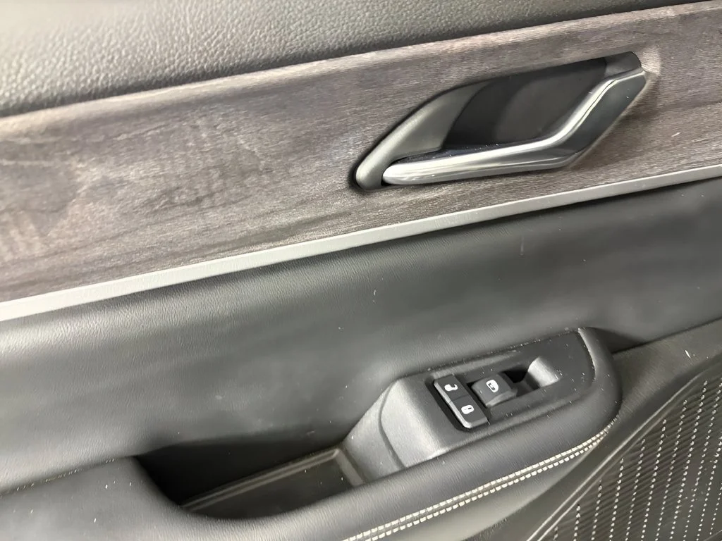 Used 2024 Silver Jeep Limited image 36