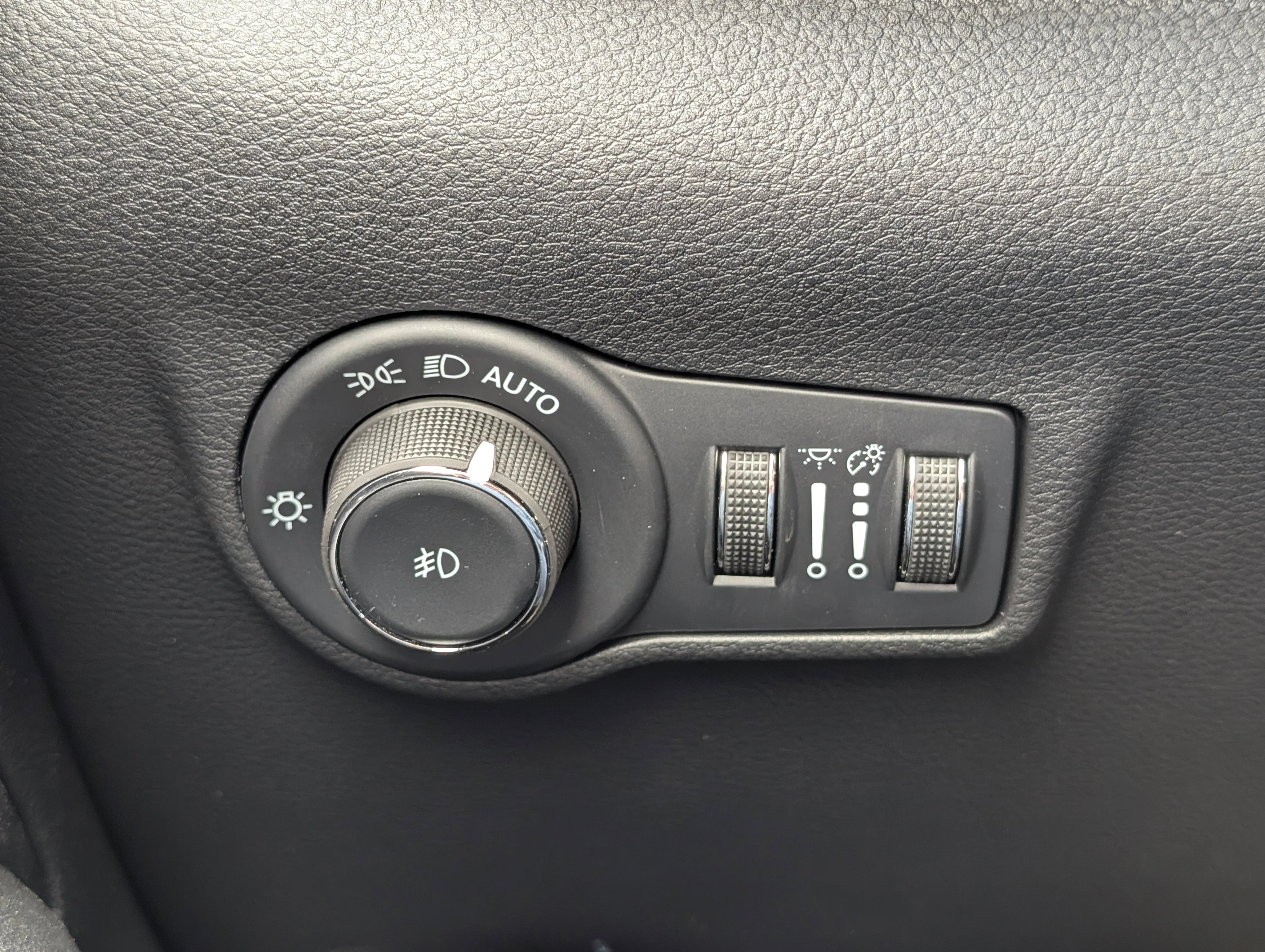 New 2026 Silver Zynith Metallic Jeep North image 27