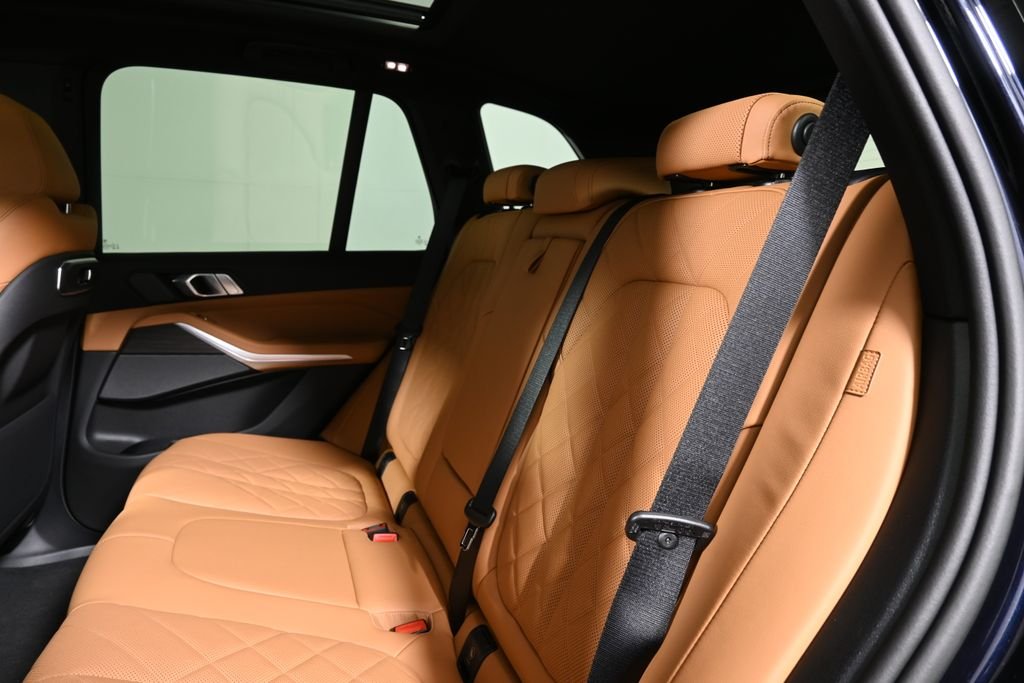 New 2026 Carbon Black Metallic BMW xDrive50e image 4