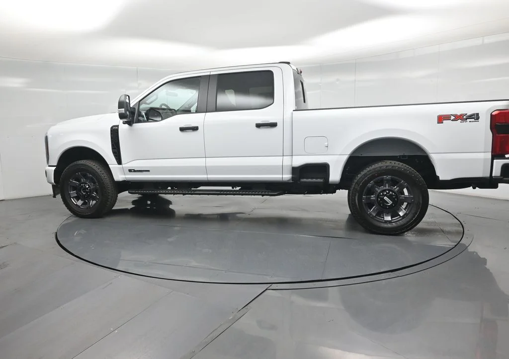 New 2026 Oxford White Ford XL image 5