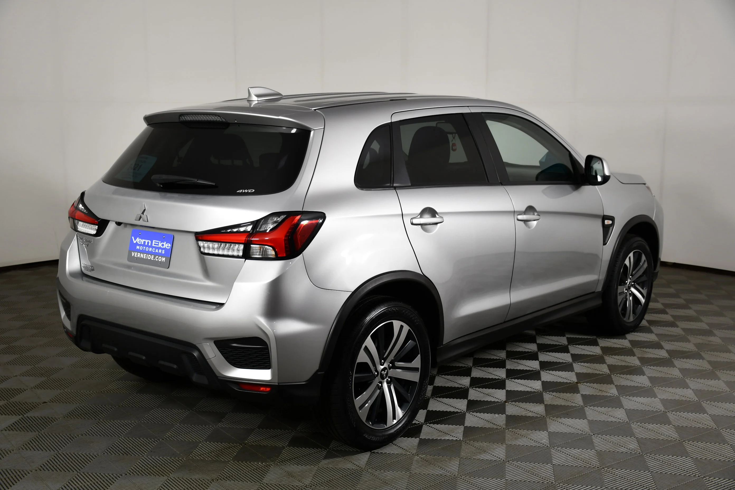 Certified Used 2024 Gray Mitsubishi SE image 4